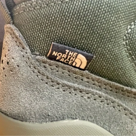 Brand new unworn in box The North Face water proof Berkeley boot. Only size 13 - Picture 4 of 6